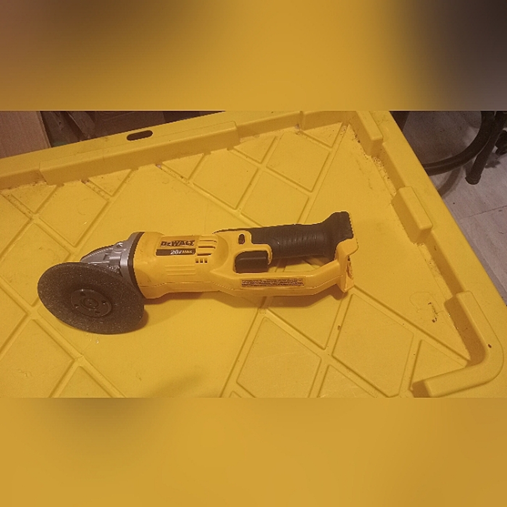 DeWalt 20V MAX Lithium- Ion Grinder DCG412